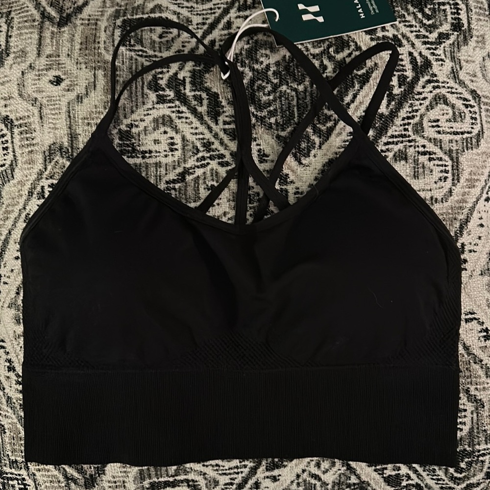 NWT HALARA CRISSCROSS YOGA SPORTS BRA ๐ง๐ปโโ๏ธ - Picture 1 of 4